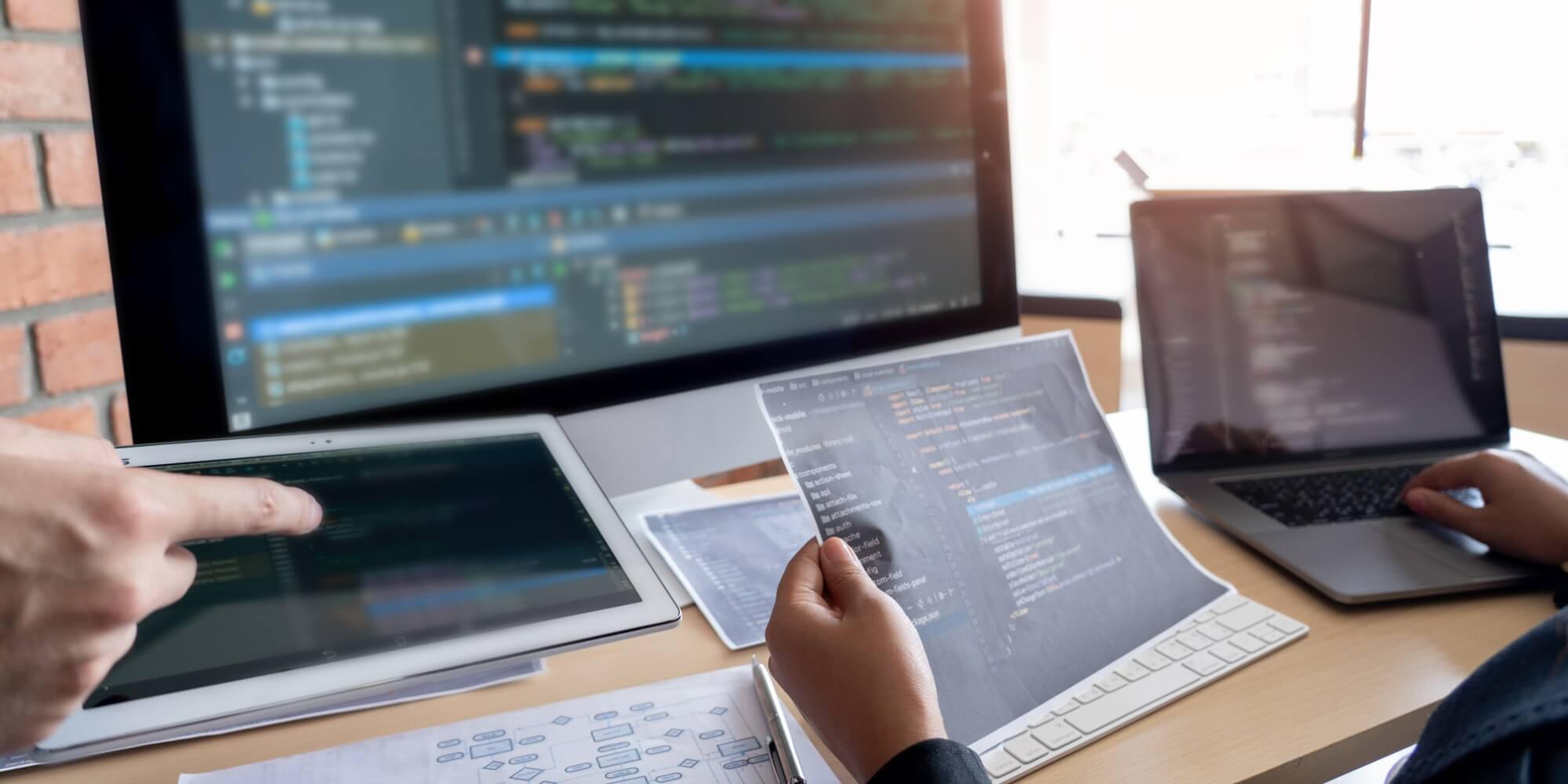 論文調査、技術調査、他社サービス分析を徹底して実施